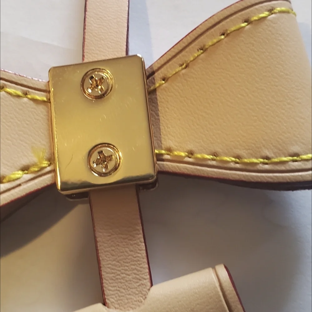 Louis Vuitton Beige Leather Luggage Tag - Picture 5 of 8